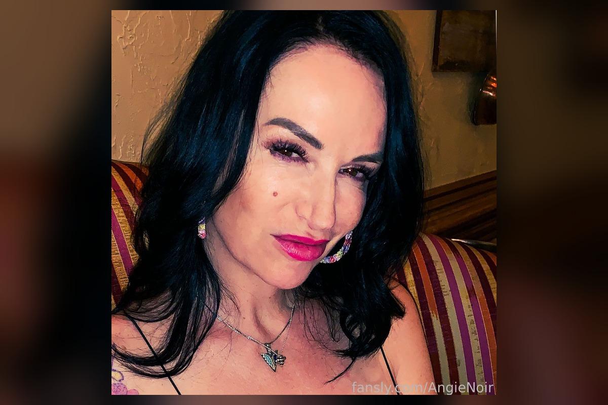 Angie Noir MILF - @angienoir képernyőfotó
