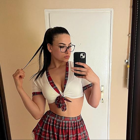 Szakali Evelin - @szevelin képernyőfotó